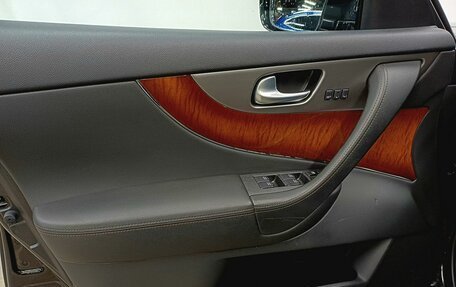 Infiniti QX70, 2013 год, 2 500 000 рублей, 20 фотография