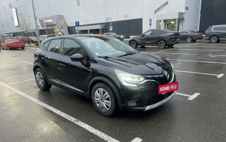 Renault Captur II, 2020 год, 1 700 000 рублей, 2 фотография