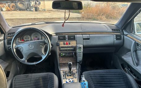 Mercedes-Benz E-Класс, 2001 год, 630 000 рублей, 10 фотография