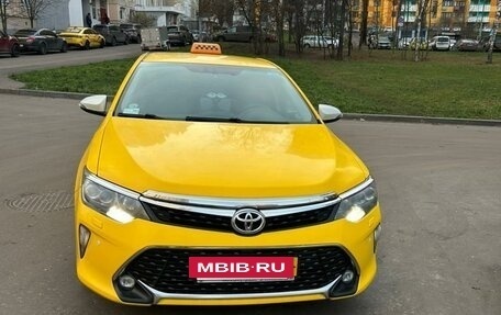 Toyota Camry, 2017 год, 1 800 000 рублей, 8 фотография