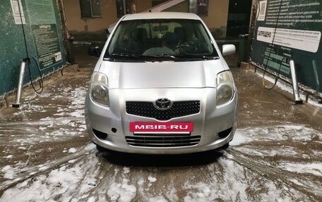 Toyota Yaris III рестайлинг, 2008 год, 550 000 рублей, 3 фотография