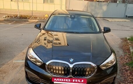 BMW 1 серия, 2019 год, 1 730 000 рублей, 3 фотография