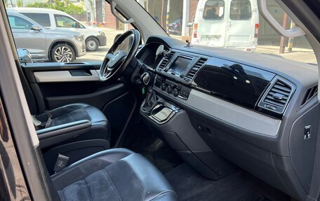 Volkswagen Multivan T6 рестайлинг, 2015 год, 3 450 000 рублей, 23 фотография