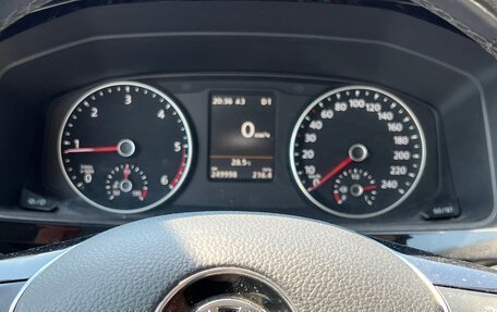 Volkswagen Multivan T6 рестайлинг, 2015 год, 3 450 000 рублей, 20 фотография