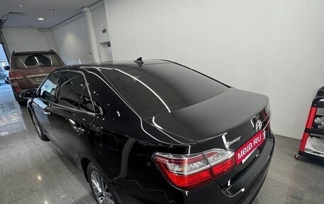 Toyota Camry, 2017 год, 2 400 000 рублей, 4 фотография