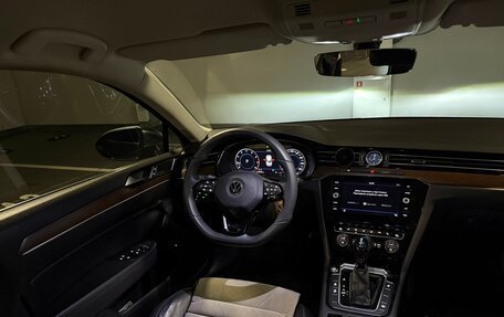 Volkswagen Passat B8 рестайлинг, 2017 год, 1 850 000 рублей, 14 фотография