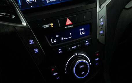 Hyundai Santa Fe III рестайлинг, 2017 год, 2 099 898 рублей, 17 фотография