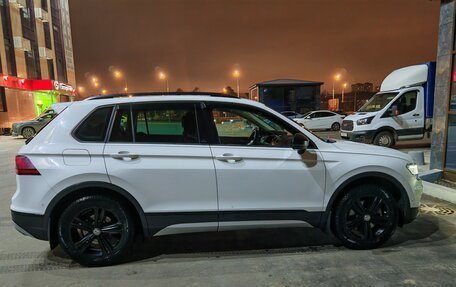 Volkswagen Tiguan II, 2019 год, 2 400 000 рублей, 1 фотография