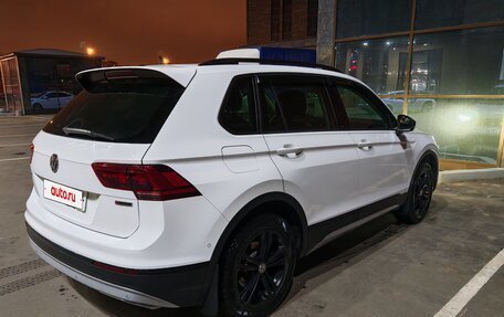 Volkswagen Tiguan II, 2019 год, 2 400 000 рублей, 2 фотография