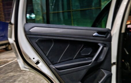 Volkswagen Tiguan II, 2019 год, 2 400 000 рублей, 11 фотография