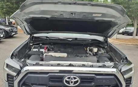 Toyota Tundra, 2022 год, 5 600 000 рублей, 7 фотография