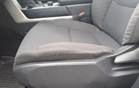 Toyota Tundra, 2022 год, 5 600 000 рублей, 11 фотография