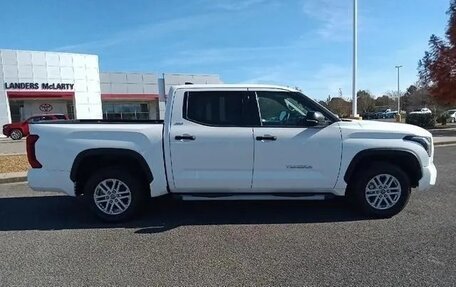 Toyota Tundra, 2022 год, 6 030 000 рублей, 2 фотография