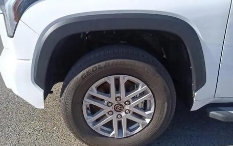 Toyota Tundra, 2022 год, 6 030 000 рублей, 10 фотография
