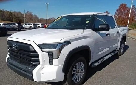 Toyota Tundra, 2022 год, 6 030 000 рублей, 7 фотография