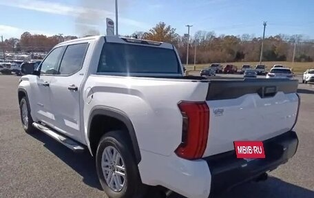Toyota Tundra, 2022 год, 6 030 000 рублей, 5 фотография