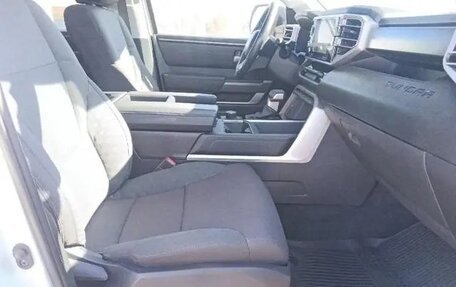 Toyota Tundra, 2022 год, 6 030 000 рублей, 28 фотография