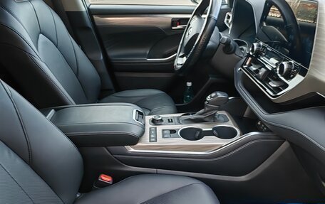 Toyota Highlander, 2024 год, 4 фотография