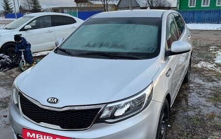 KIA Rio III рестайлинг, 2016 год, 900 000 рублей, 2 фотография