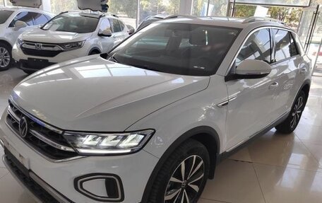 Volkswagen T-Roc I, 2023 год, 2 125 000 рублей, 1 фотография