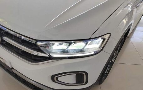 Volkswagen T-Roc I, 2023 год, 2 125 000 рублей, 4 фотография