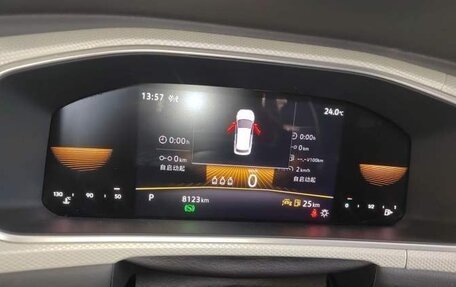 Volkswagen T-Roc I, 2023 год, 2 125 000 рублей, 10 фотография