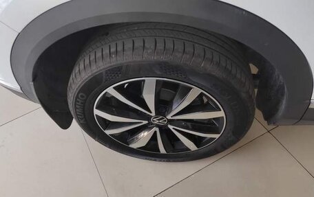 Volkswagen T-Roc I, 2023 год, 2 125 000 рублей, 12 фотография