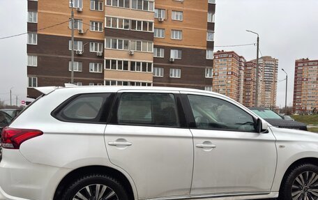 Mitsubishi Outlander III рестайлинг 3, 2022 год, 2 550 000 рублей, 6 фотография