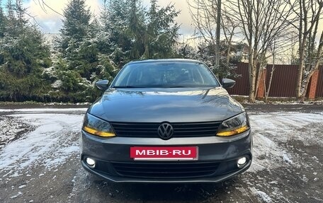 Volkswagen Jetta VI, 2011 год, 970 000 рублей, 2 фотография