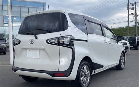 Toyota Sienta II, 2022 год, 1 119 000 рублей, 5 фотография