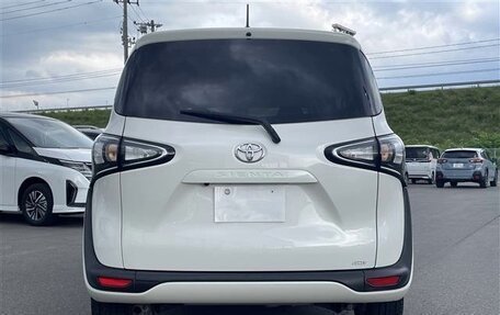 Toyota Sienta II, 2022 год, 1 119 000 рублей, 6 фотография