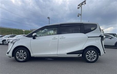 Toyota Sienta II, 2022 год, 1 119 000 рублей, 8 фотография