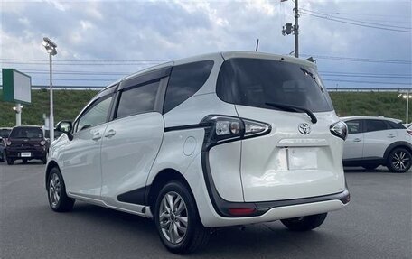 Toyota Sienta II, 2022 год, 1 119 000 рублей, 7 фотография