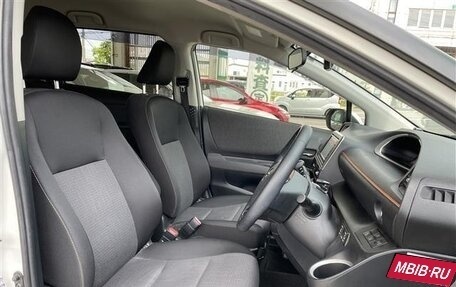 Toyota Sienta II, 2022 год, 1 119 000 рублей, 10 фотография