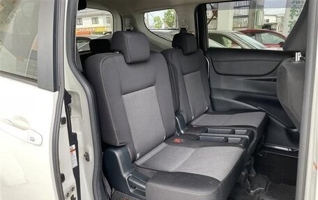 Toyota Sienta II, 2022 год, 1 119 000 рублей, 21 фотография