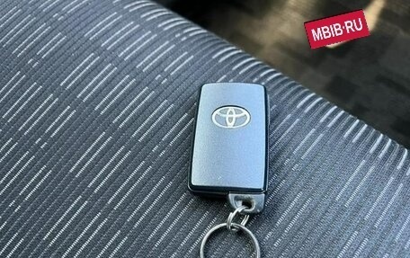 Toyota ISis I, 2013 год, 990 000 рублей, 6 фотография