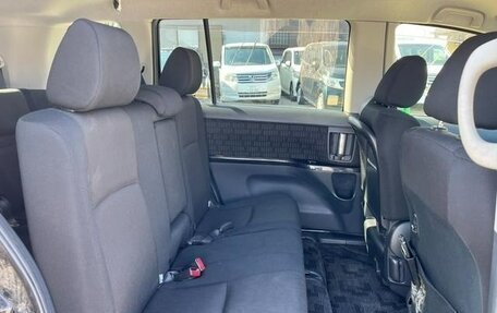 Toyota ISis I, 2013 год, 990 000 рублей, 14 фотография