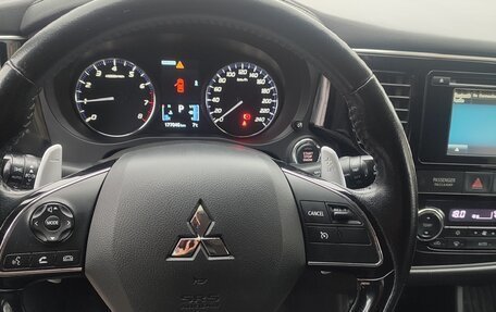 Mitsubishi Outlander III рестайлинг 3, 2016 год, 1 900 000 рублей, 12 фотография