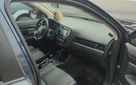 Mitsubishi Outlander III рестайлинг 3, 2016 год, 1 900 000 рублей, 7 фотография