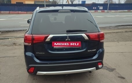 Mitsubishi Outlander III рестайлинг 3, 2016 год, 1 900 000 рублей, 4 фотография