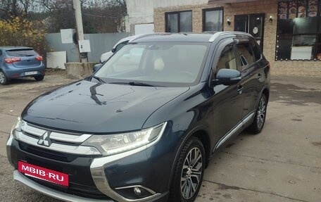 Mitsubishi Outlander III рестайлинг 3, 2016 год, 1 900 000 рублей, 2 фотография