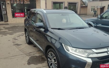 Mitsubishi Outlander III рестайлинг 3, 2016 год, 1 900 000 рублей, 6 фотография