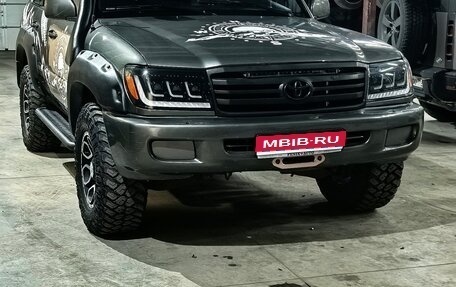 Toyota Land Cruiser 100 рестайлинг 2, 2001 год, 1 800 000 рублей, 1 фотография