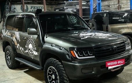 Toyota Land Cruiser 100 рестайлинг 2, 2001 год, 1 800 000 рублей, 2 фотография