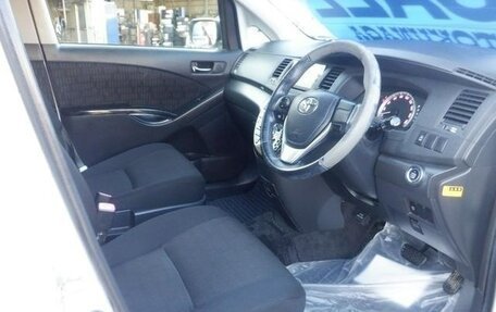 Toyota ISis I, 2012 год, 1 000 000 рублей, 2 фотография