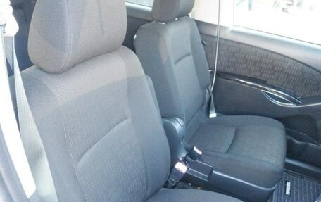 Toyota ISis I, 2012 год, 1 000 000 рублей, 5 фотография