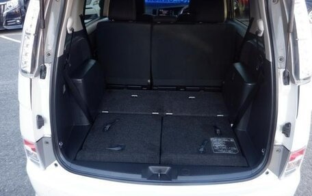 Toyota ISis I, 2012 год, 1 000 000 рублей, 17 фотография