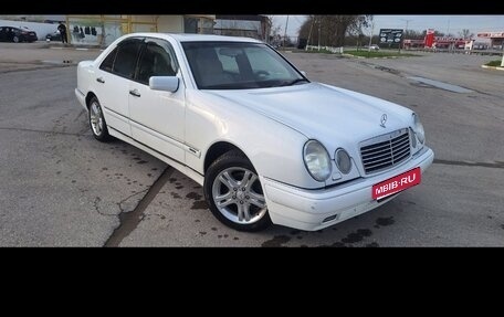 Mercedes-Benz E-Класс, 1996 год, 420 000 рублей, 1 фотография