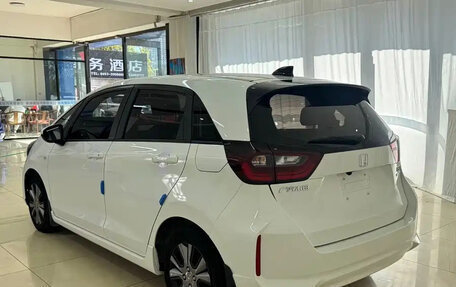 Honda Fit, 2021 год, 1 400 000 рублей, 4 фотография