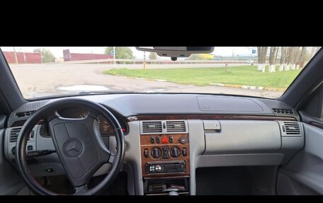 Mercedes-Benz E-Класс, 1996 год, 420 000 рублей, 6 фотография